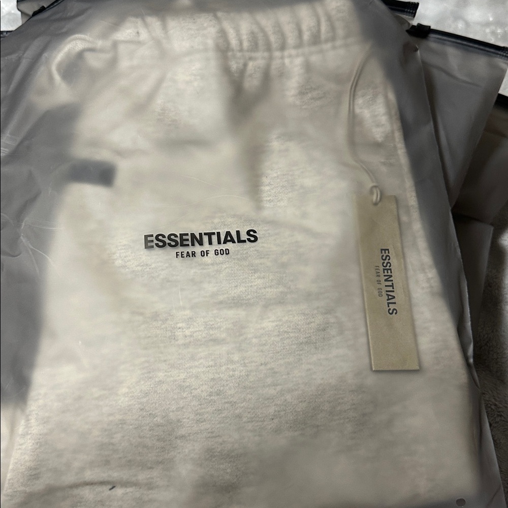 Fear of God ESSENTIALS Light Oatmeal Sweat Shorts XXS NWT - Picture 6 of 7